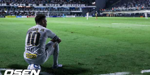 内马尔表示，自己计划履行与桑托斯的合同直至2026年底，这一表态也在一定程度上平