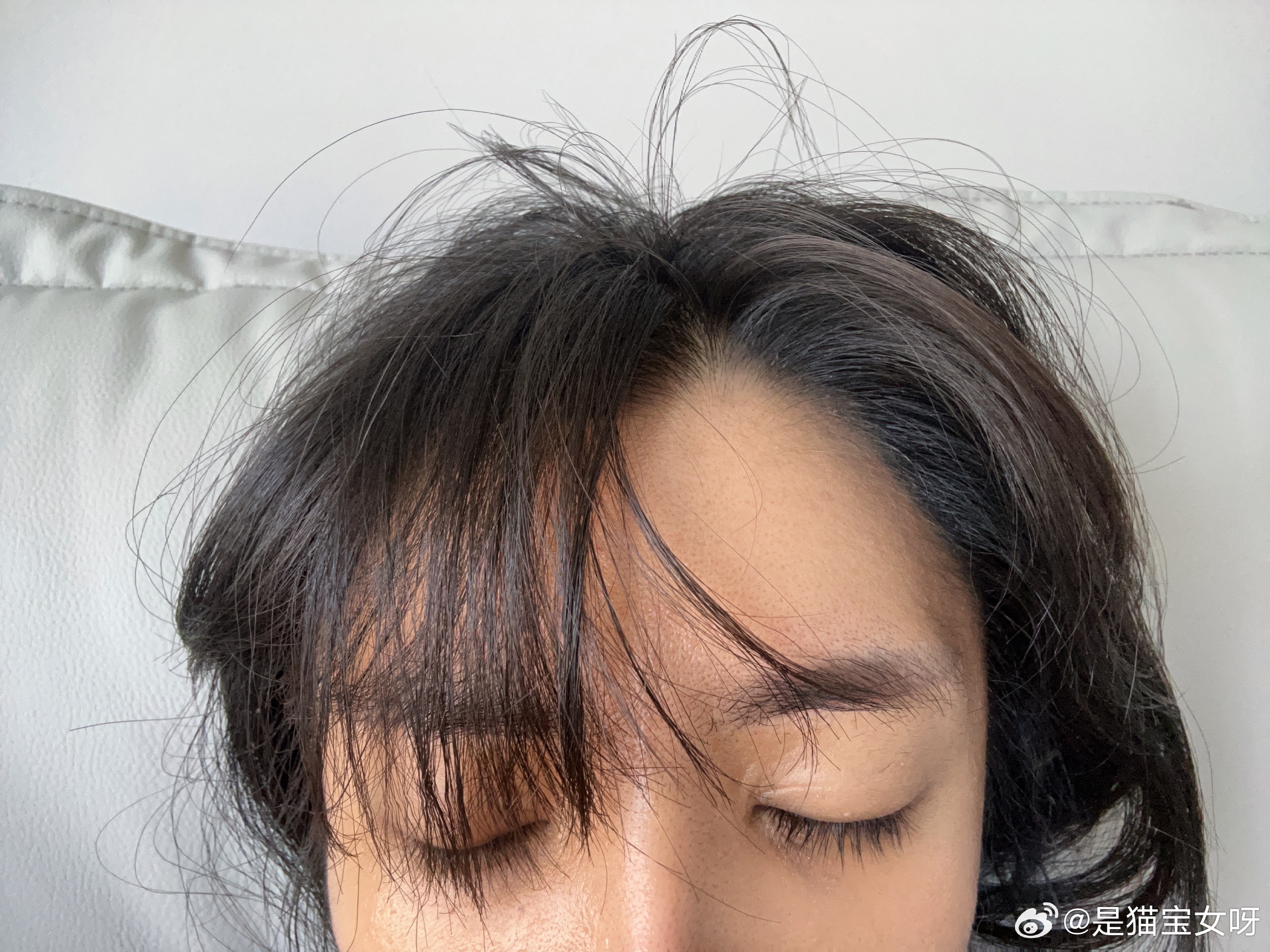剪刘海一定要深思熟虑。。。。。因为不想有刘海了就要经历痛苦的尴尬期，不是怕丑，是