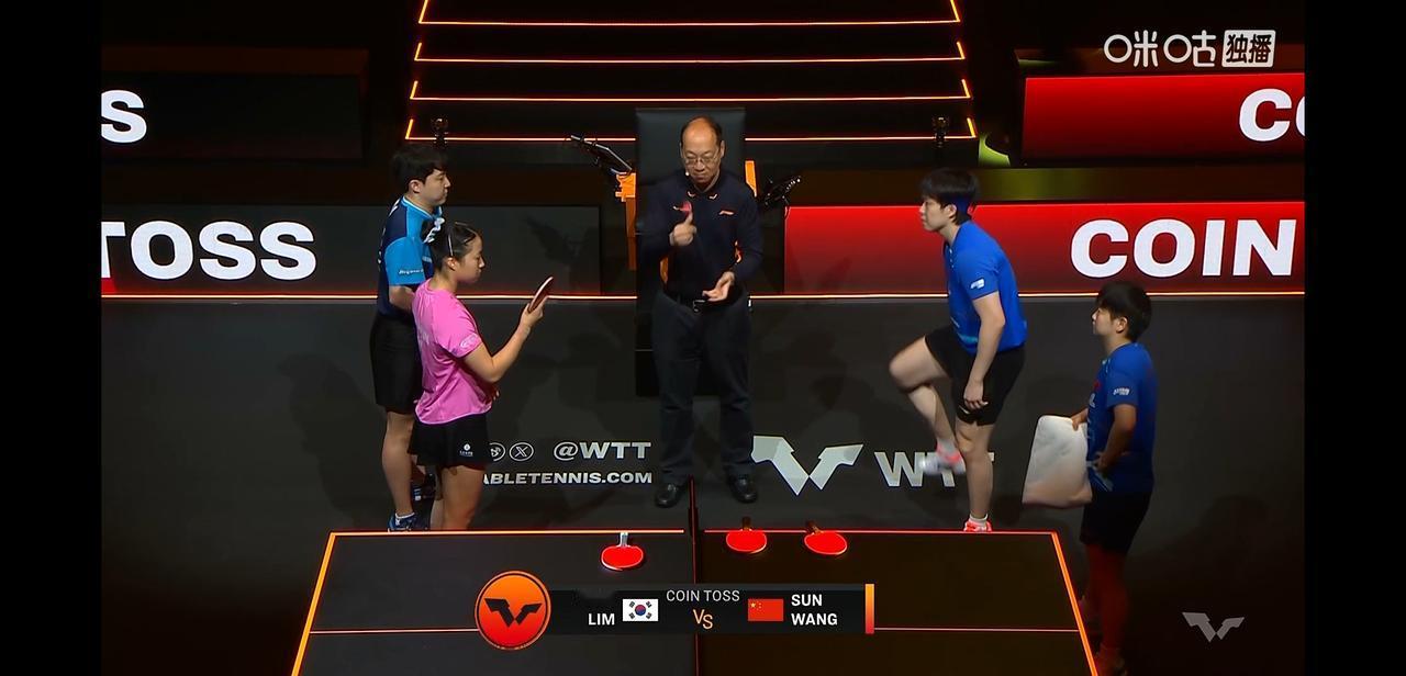 尽管孙颖莎退出了女单半决赛的争夺，
但她还是与王楚钦一起来到了混双的决赛现场。