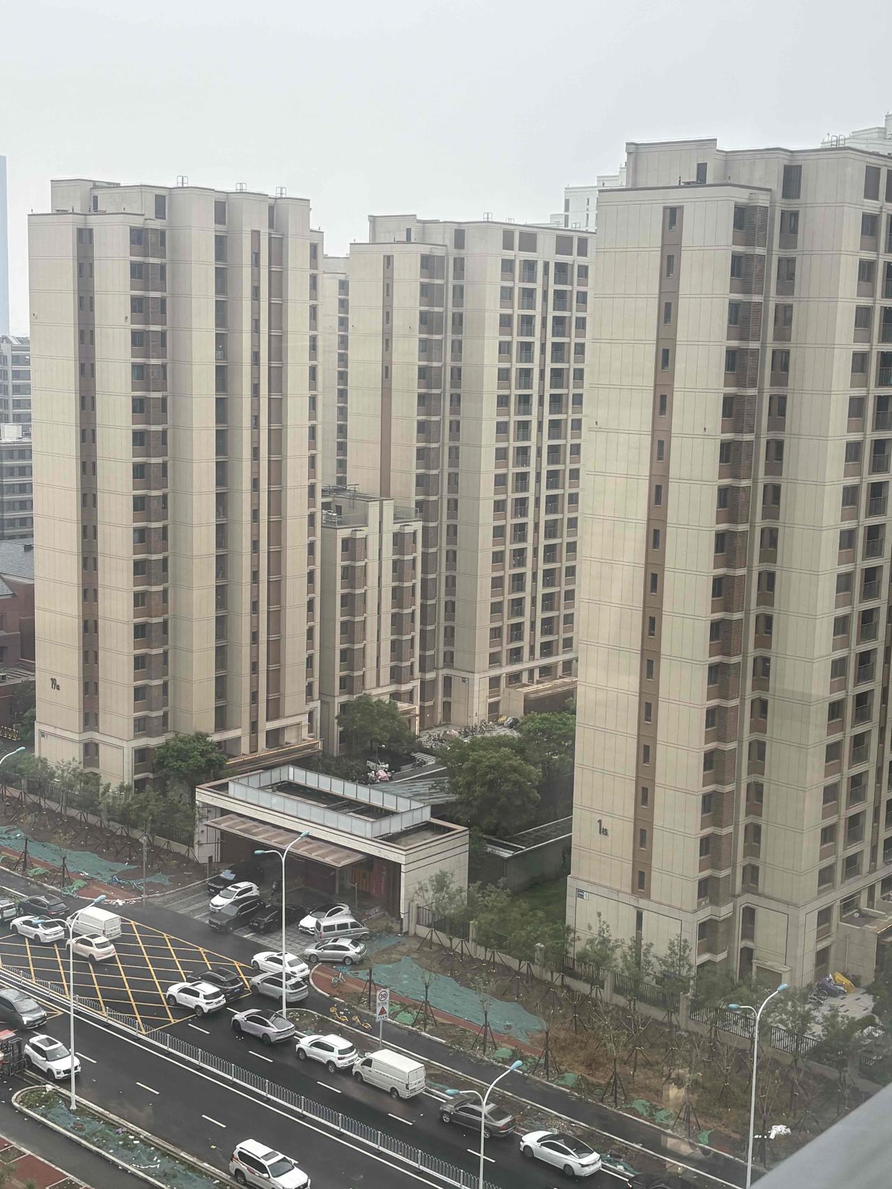 为什么要坐落在居民区附近

肿瘤医院新院主要是实验室，地址在南开区红旗南路500
