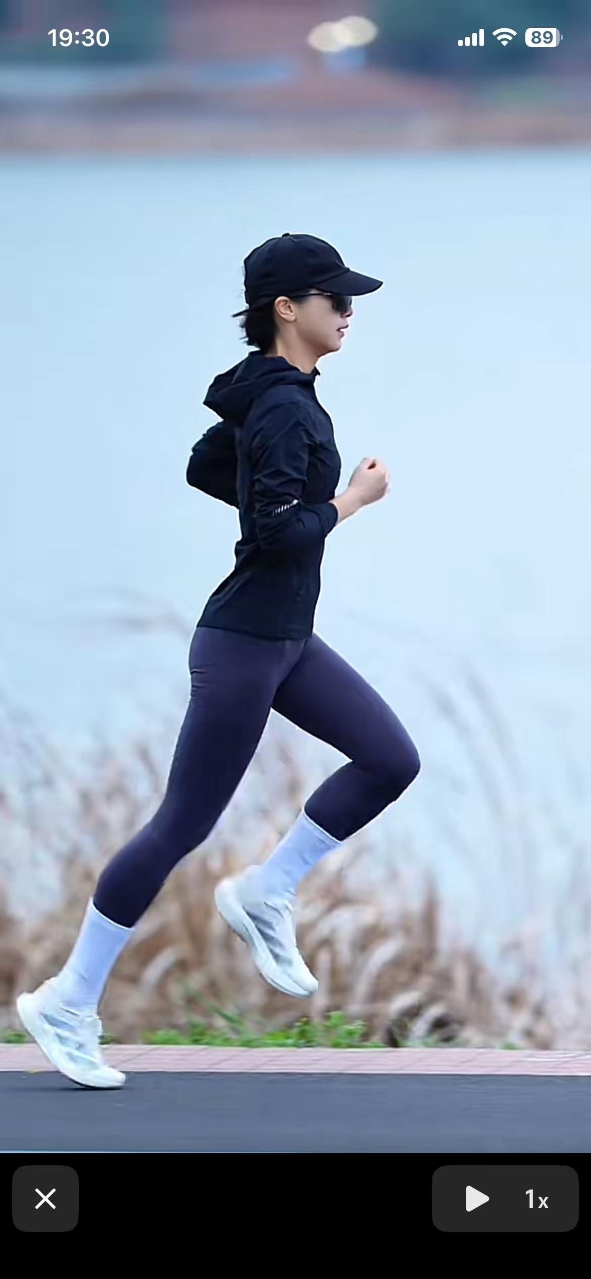 爱生活，爱自己，爱运动，爱跑步。跑步 有氧五公里晨跑 早晨跑记录 清晨六公里慢跑