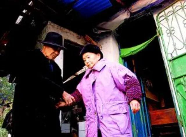 1997年，82岁老人娶第三任老婆，新婚之夜，他发现妻子隐瞒真实姓名，问出她的姓