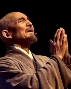 1942年，弘一法师临终前，艰难的告诉弟子：“我死之后，勿动我体，锁门八小时后打