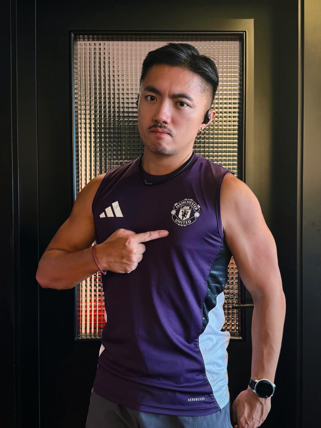 消费降级｜红魔粉以后入「训练服」就好了！