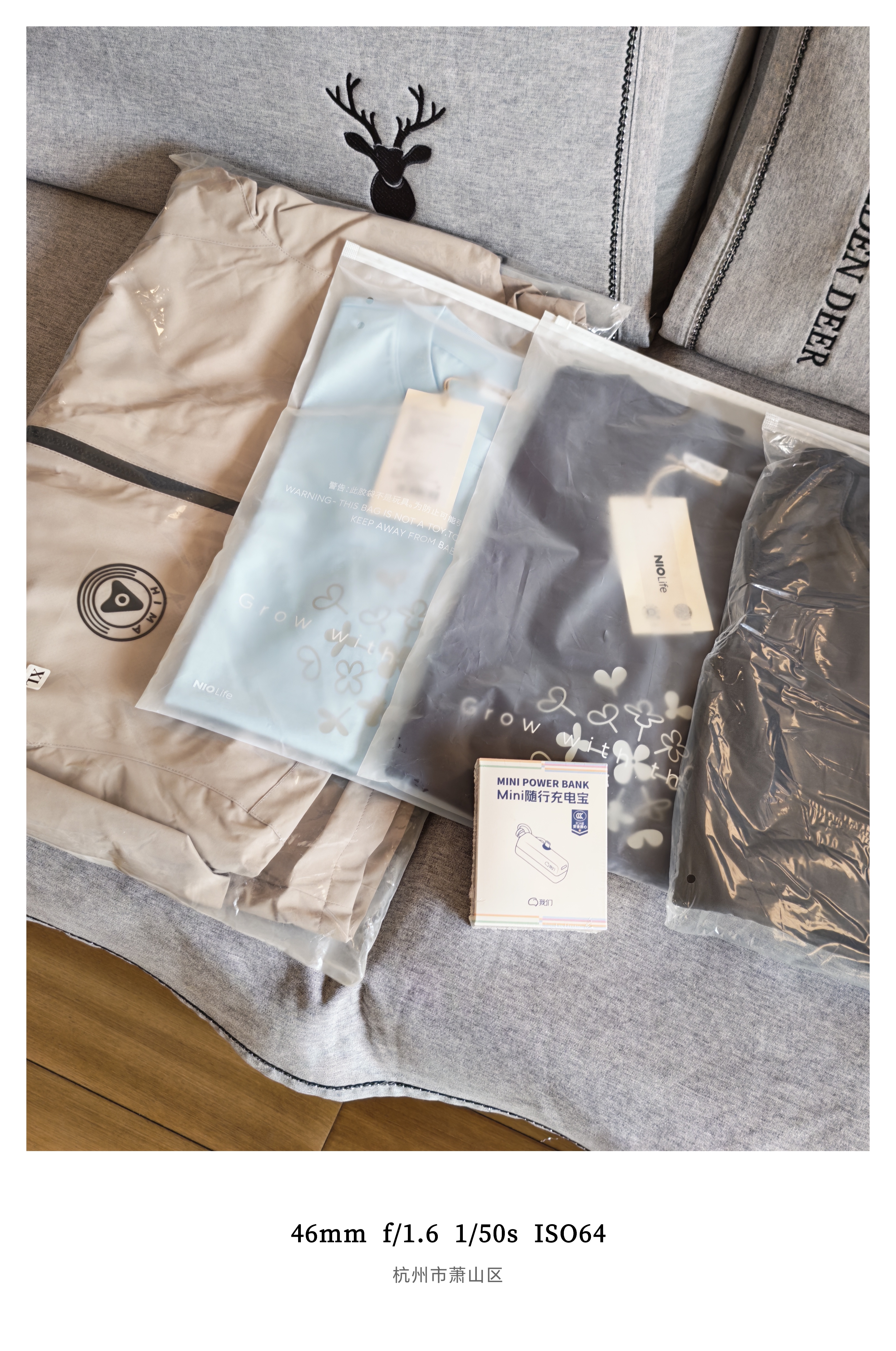 又翻出来一堆伴手礼不嫌弃的话都给大家抽了评论点赞先抽鸿蒙智行的冲锋衣  抽奖详情