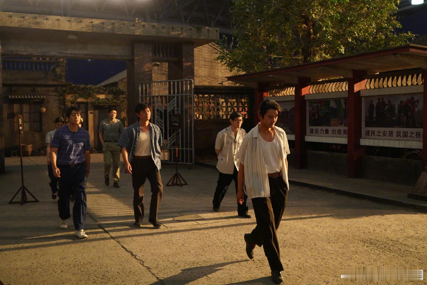 黄晓明比起说再见更想说一句谢谢小城大事黄晓明发文告别《小城大事》，比起说再见，他