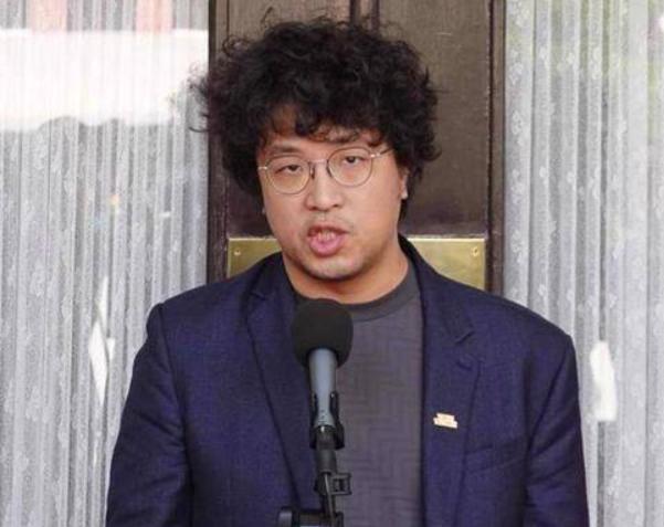 沈伯洋还在口出狂言！


沈伯洋说不怕。
大陆警方立案后，
他公开表示不担心。