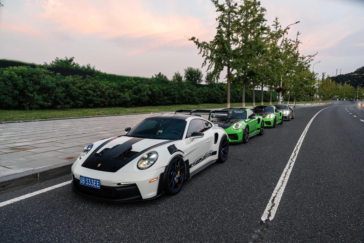 豪华混动MPV进入19万时代 豪华混动MPV进入19万时代，这简直是家庭出行的福