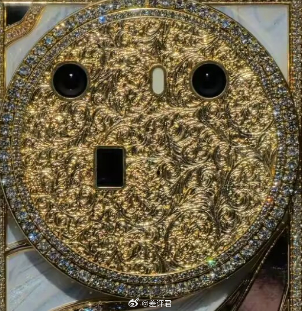 #差评说数码# 网上笑笑就罢了，现实里谁不想急头白脸地用这么尊贵的手机？ 