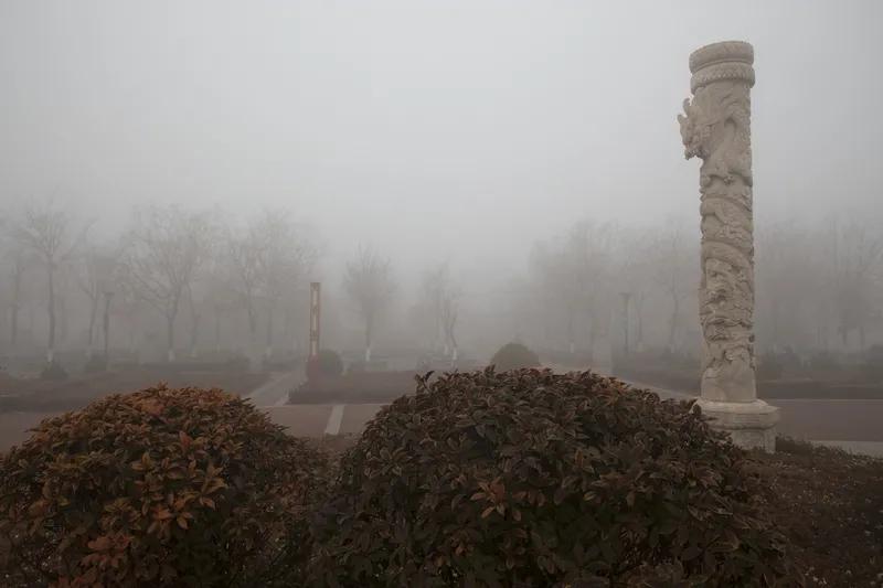 上联：观云观雾观云雾，
下联：赏雨赏雪赏雨雪。
[烟花][烟花][福][福][爆