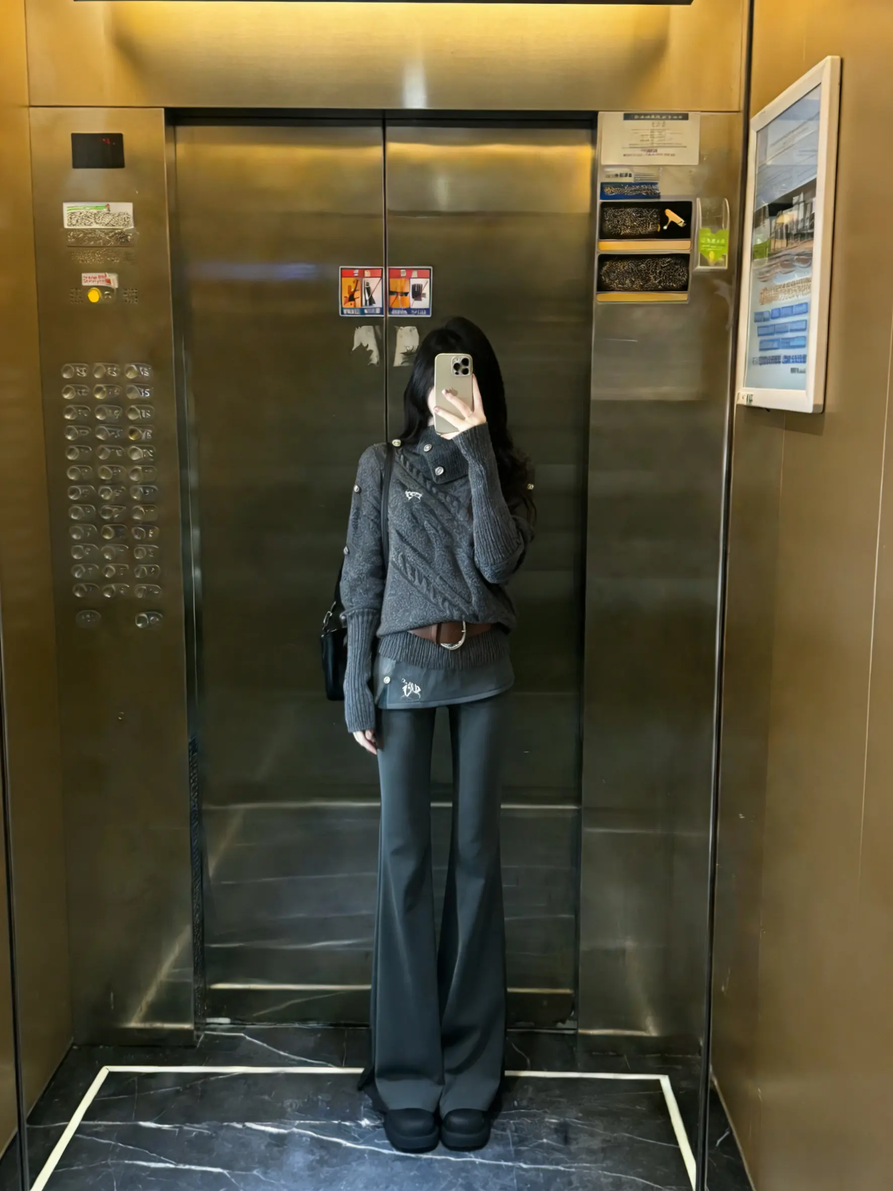 我要挣很多钱 买下我的自卑 买下我的欲望 买下我的未来 买下你的顾虑和权衡利弊