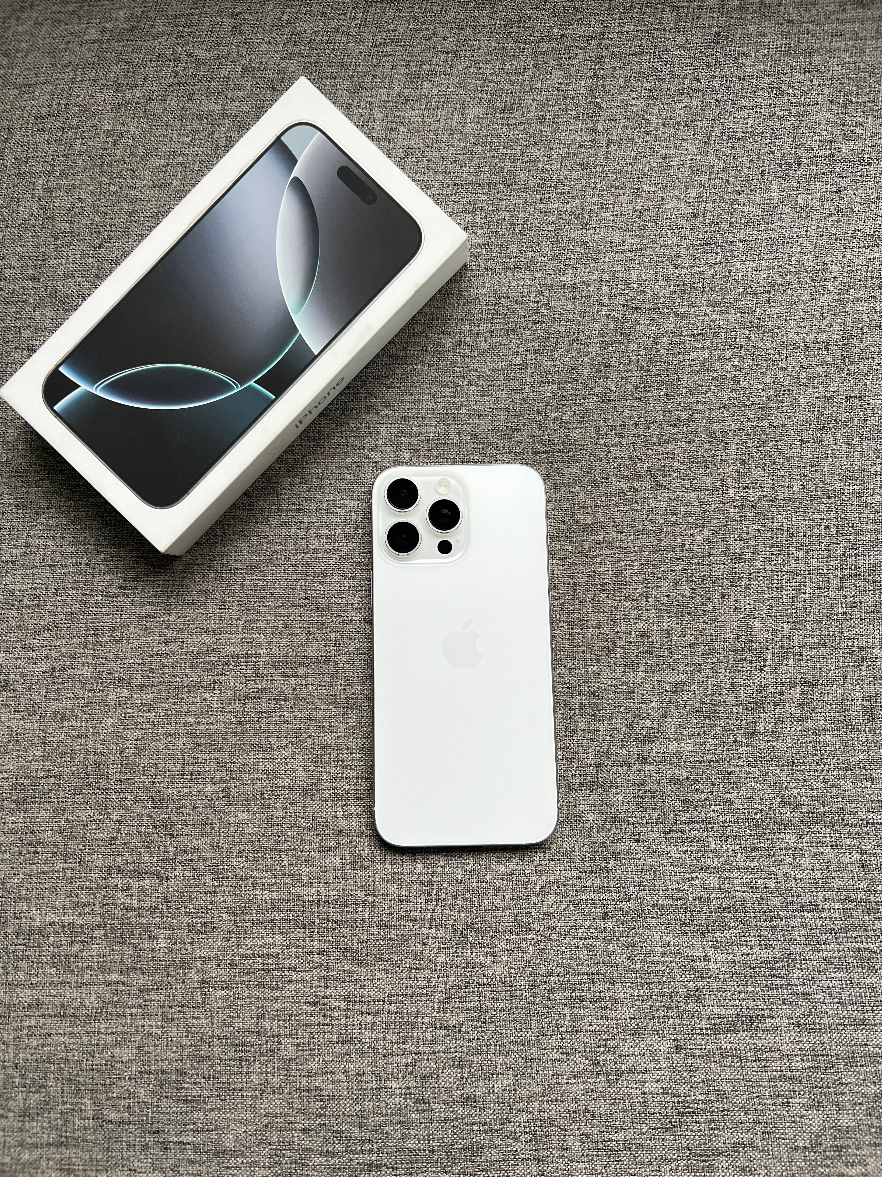 iPhone16 Pro Max 512G 白色，99新全套，电池效率89，店保