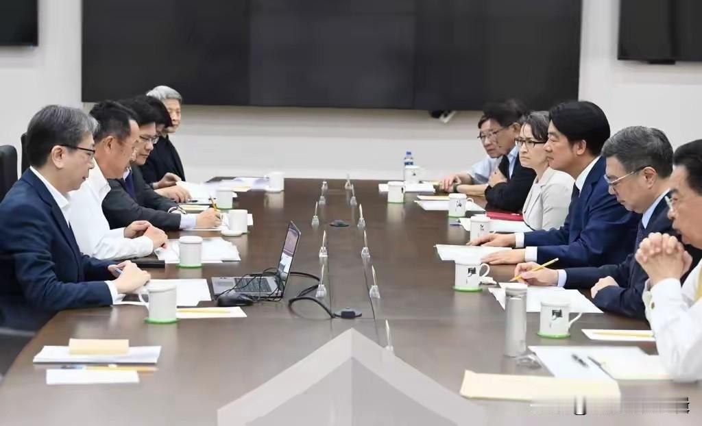 赖清德动真格！彻查大陆身份证还废户籍，大陆反制太漂亮
 
赖清德当局突然下狠手！