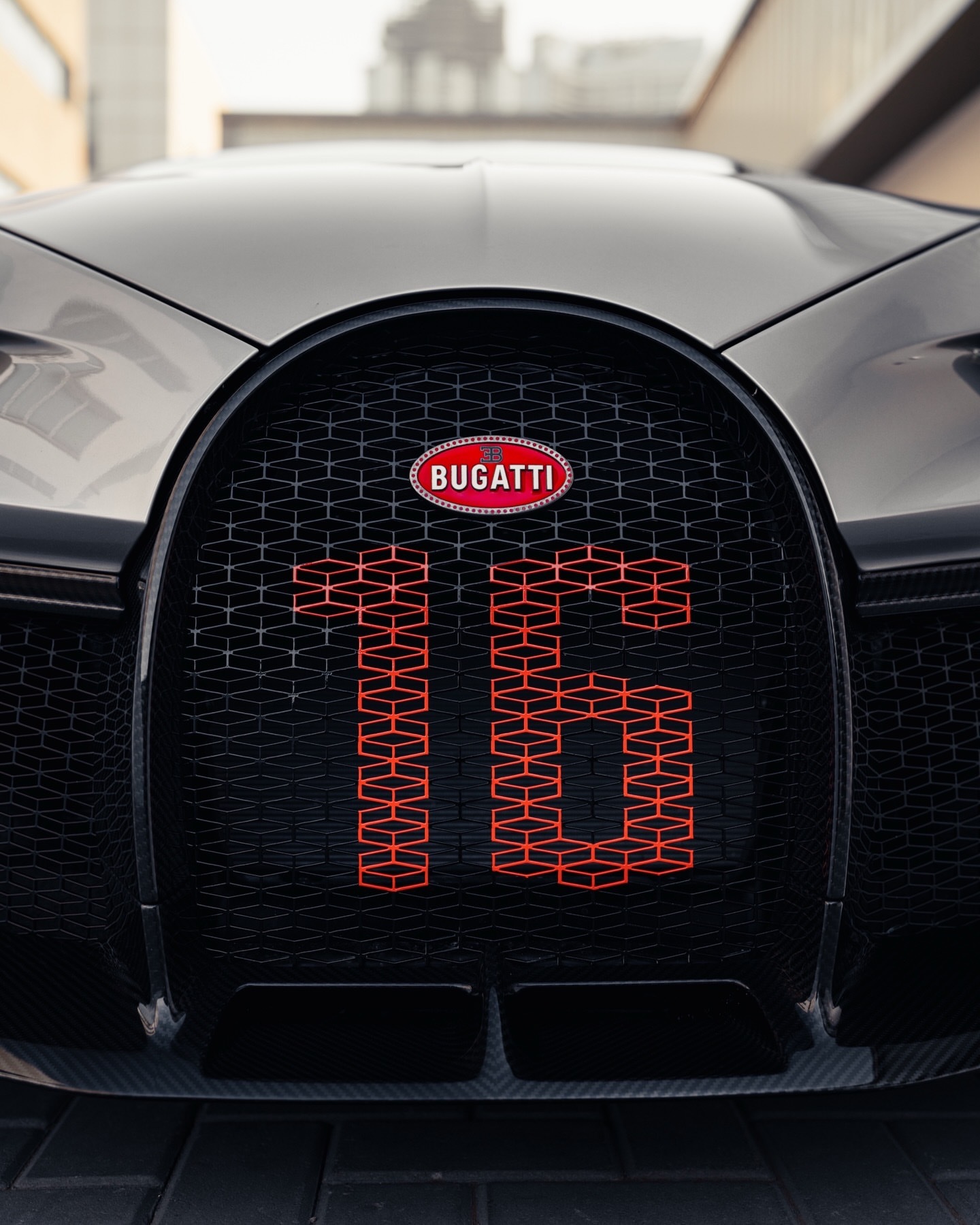 这是一个对智神星完美无瑕的微妙提醒……布加迪Chiron Pur Sport -