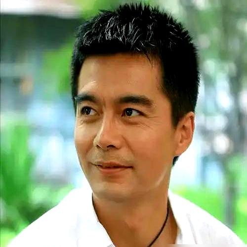 许亚军给儿子转钱秒收秒不回
评论区全在“哈哈哈”：爸，你转的不是生活费，是“已读