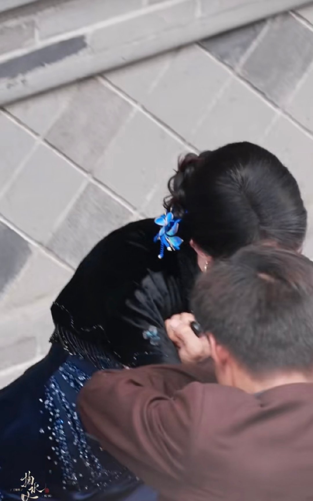 王楚然被刀吐血路透 王楚然演的素素也太让人心疼了！被刀吐血的画面一出来，瞬间就代