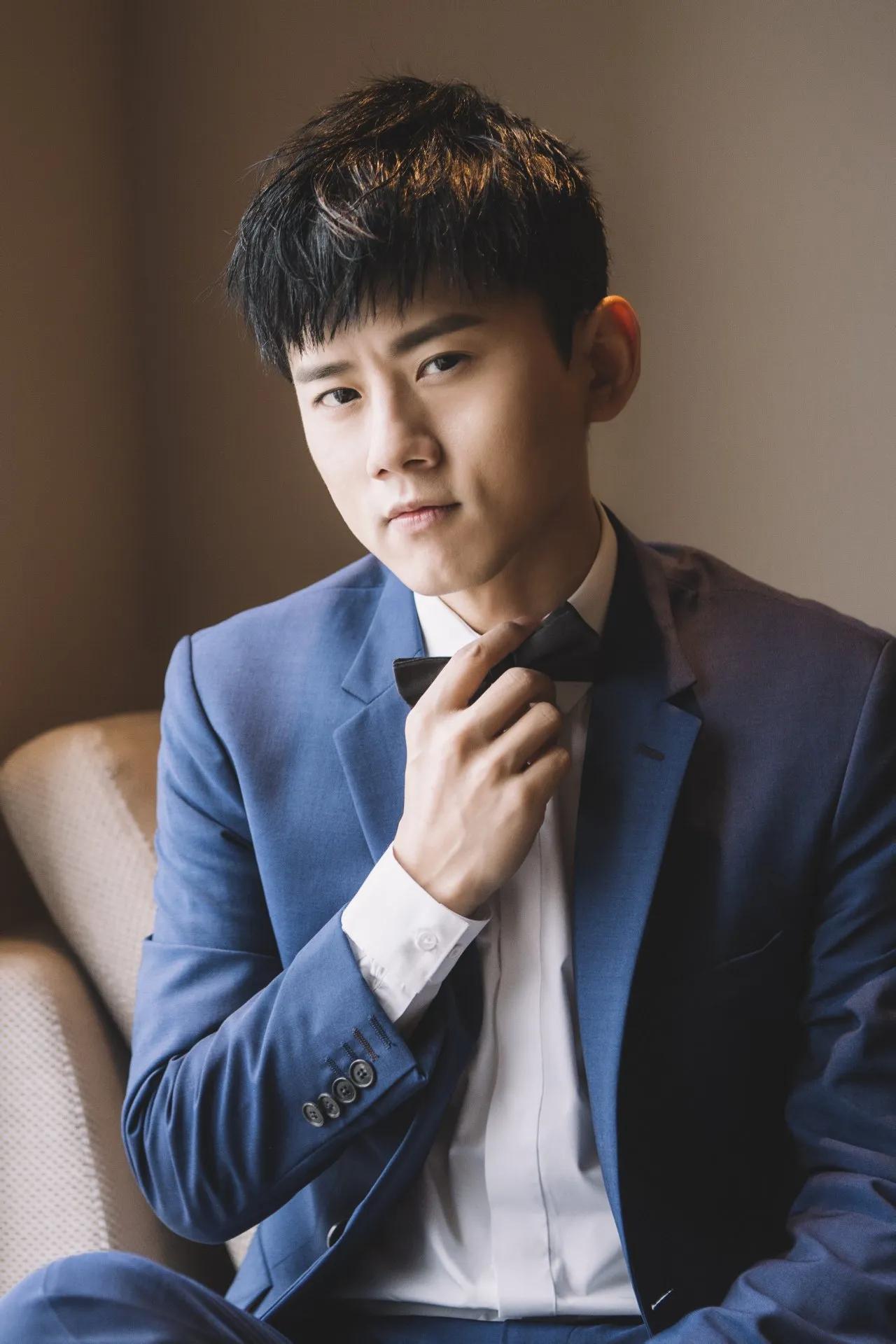 张杰又被人民日报点名了!这次是因为他在音乐上的卓越贡献和正能量形象，获得官方高度