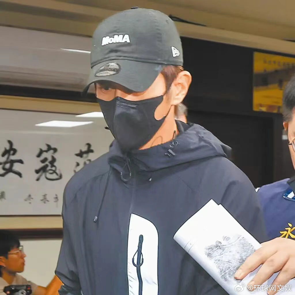 【 】据中时新闻网等台媒11月14日报道，台湾新北检警侦办艺人“闪兵”（逃避兵役