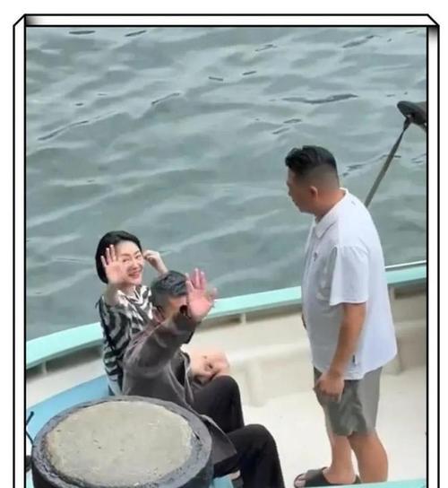 近日多位网友在香港偶遇小S一家四口出行。此次她带着丈夫许雅钧与两个女儿赴港，专门
