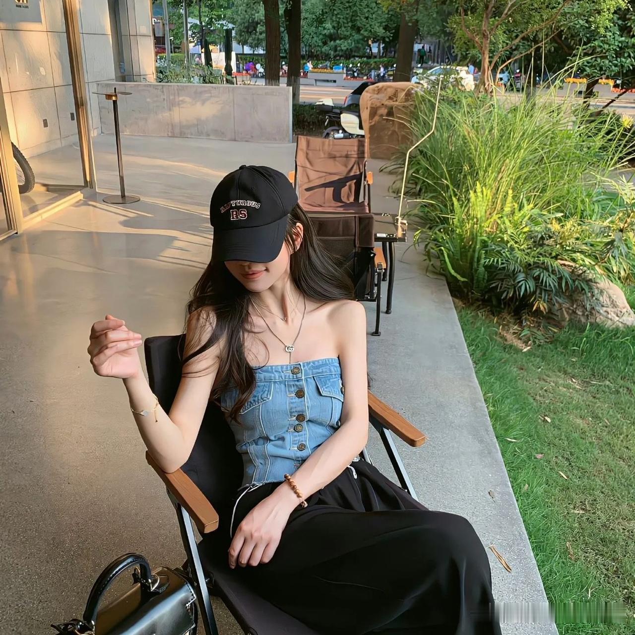 你越这样，男人越喜欢

1:对他忽冷忽热的，别死缠烂打，也不能一直爱搭不理，要学