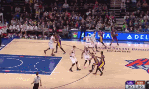 巅峰安东尼无疑是防守科比效果最好的球员。身高力量全面占优，阵地战让科比接不到球。