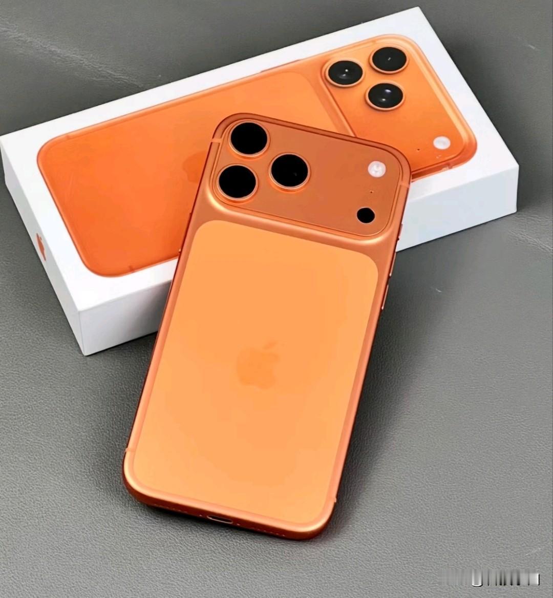 如果你去年拿橙色的iPhone17Pro，别人一眼知道是新款，如果现在再拿着橙色