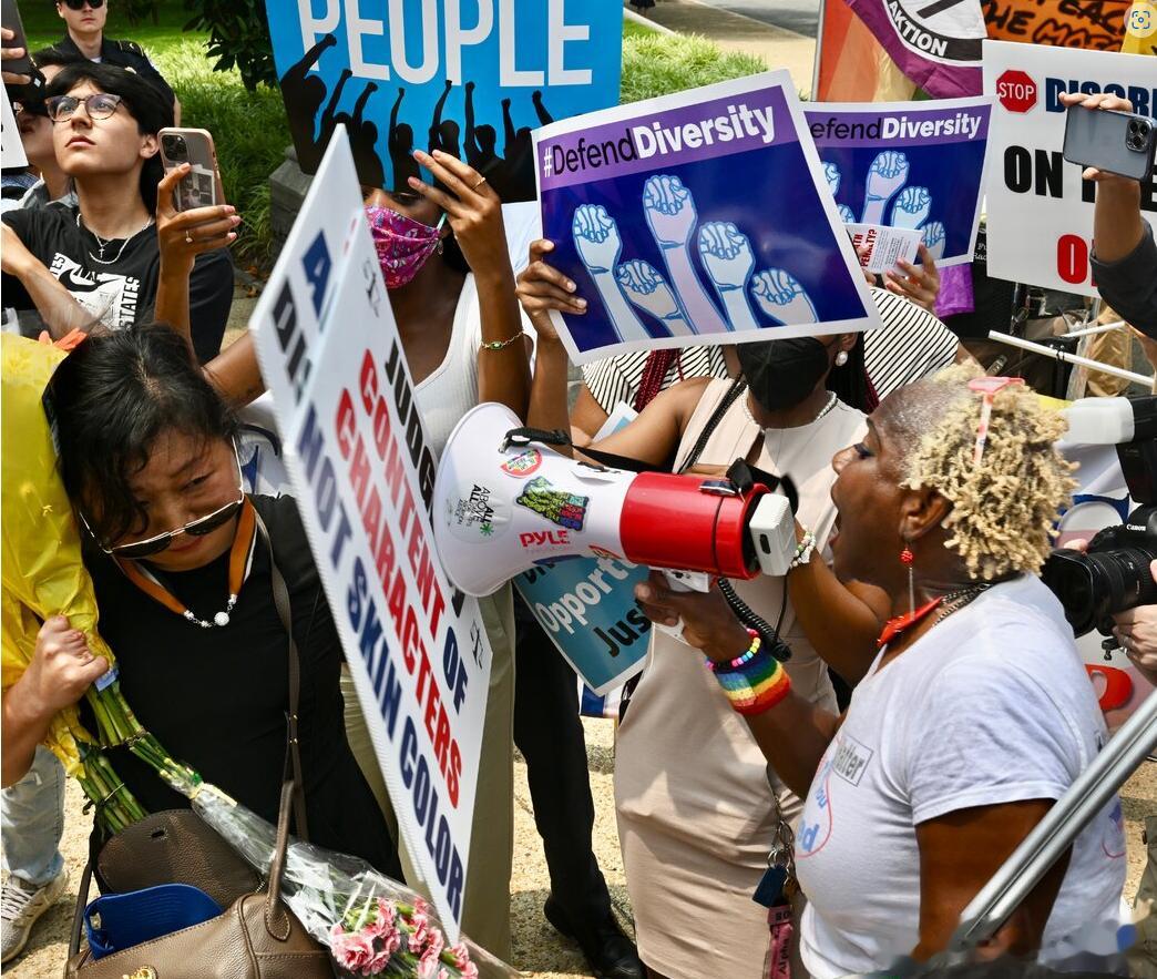这是纽时对于招生问题的配图。虽然纽时一天到晚说招生问题是什么“白人问题”，“种族