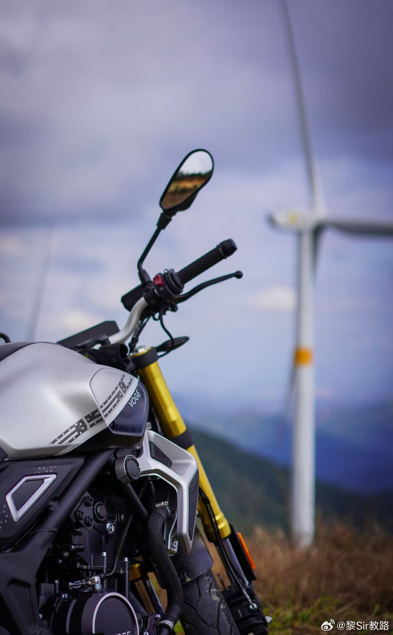 张雪机车夺冠后全球网友震惊张雪的成功（其实早就成功了，之前没破圈而已）是完美表达