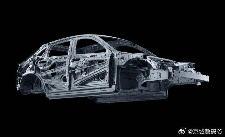 安全是最大的豪华“陆地小坦克”之称的问界M5，三大硬核支撑:1,安全：笼式车身，