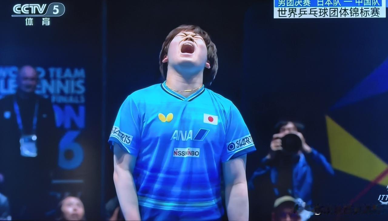 这绝望样，哪像球王整个一个阿Q！
世界杯决赛虽然3:4输给了王楚钦，松岛辉空还是