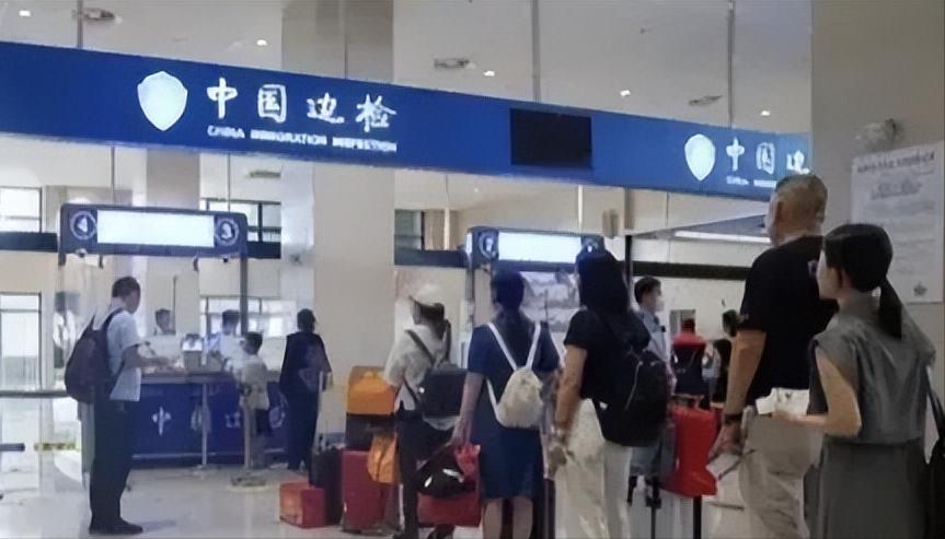 疫情后首个大陆旅游团于9日通过“小三通”渠道顺利抵达马祖，这一事件具有里程碑式的