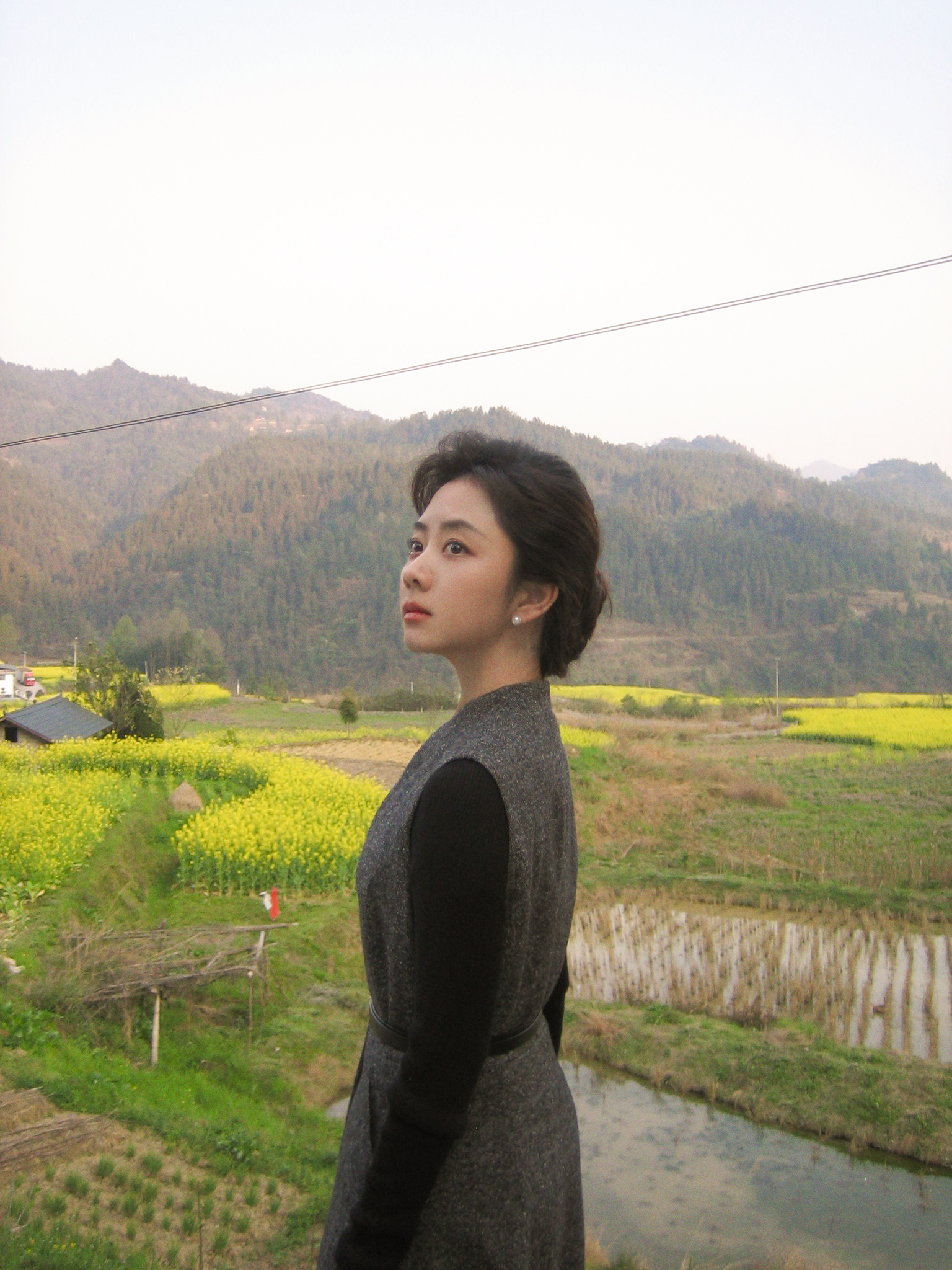 谭松韵 🌻谭松韵我的山与海回望方婉之的来时路，有过迷茫，也有过欢畅，唯一不曾动