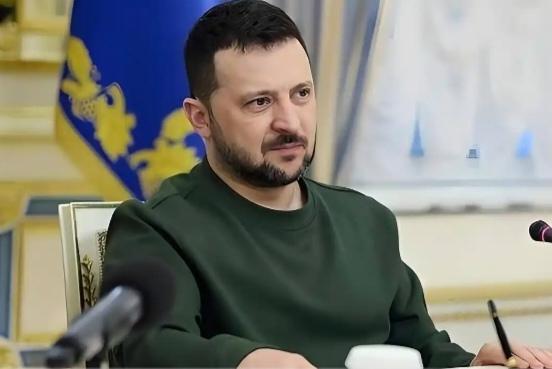 快讯！泽连斯基突然受到普京的表扬了。12月19日普京在年度总结会上突然问，乌克兰