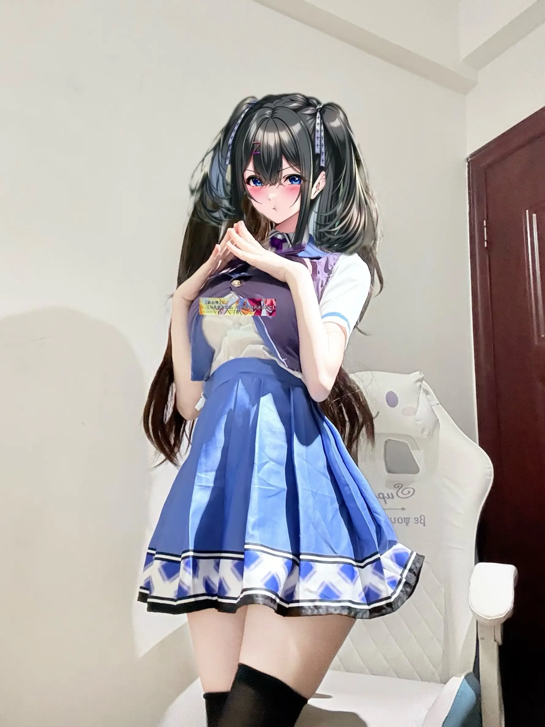 上课最搞爱小动作之人。