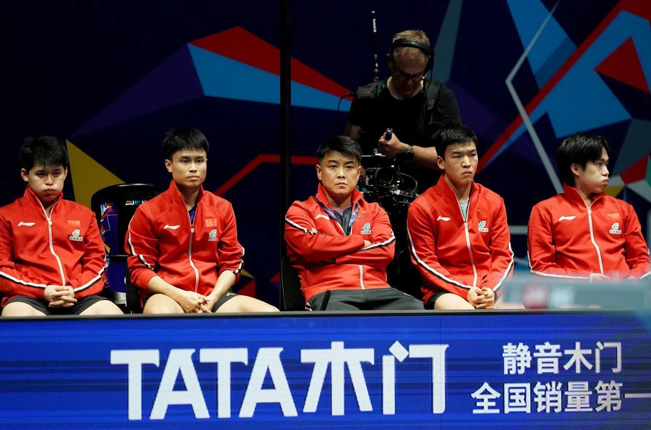 先输韩国、再负瑞典！国乒男团的表现松弛的可能连对手都没想到。看看队员僵硬的表情，