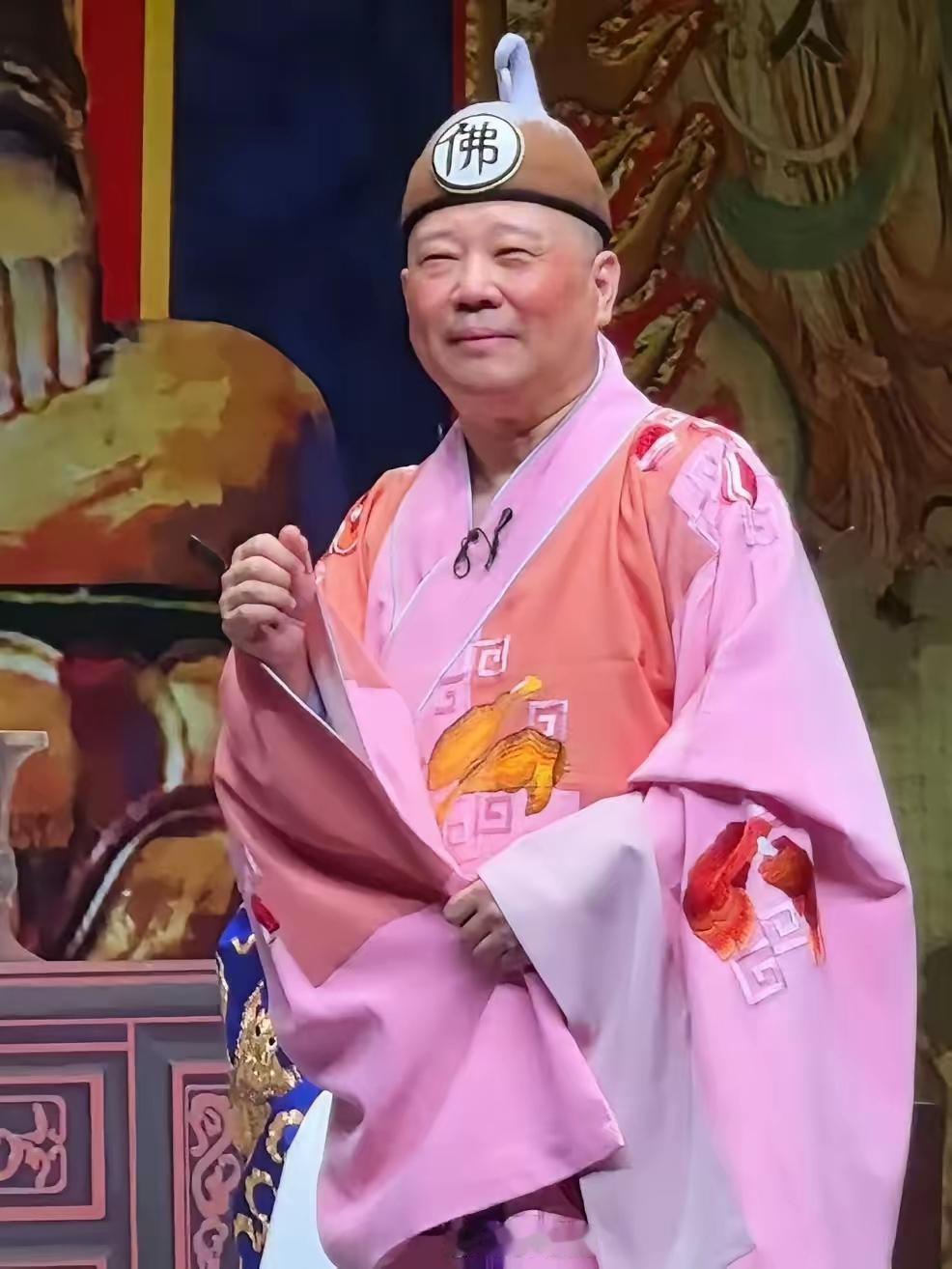 郭德纲的相声到底低俗吗？
在《蜜蜂案》中，狄仁杰湖边品蜜，对蜂农说的一段话，很能