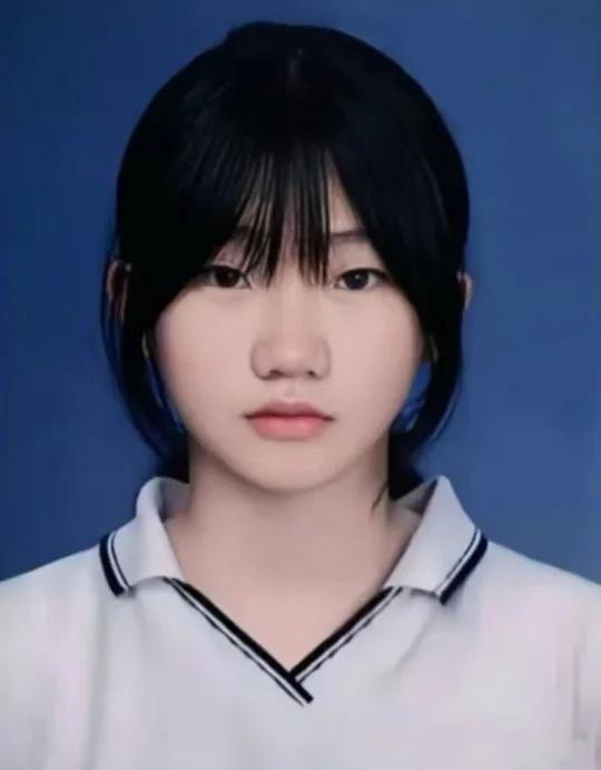 别划过去了，就当积德了 钟某茹 性别：女年龄：14周岁身高约1.70米 特征：过