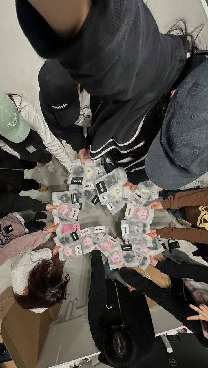 金智秀哥哥否认偷拍女性这件事情至始至终都和金智秀没有关系，了解她的都知道她的公司