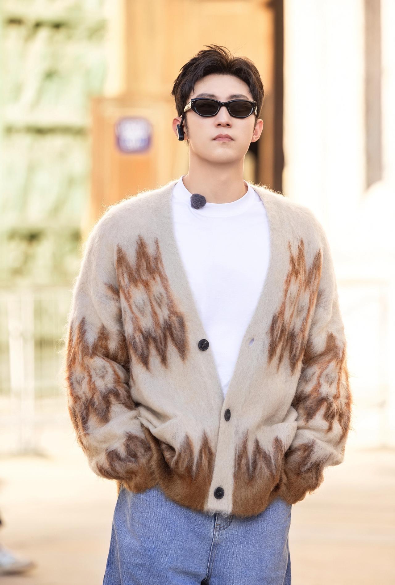 黄景瑜黄景瑜现在就出发3🫧黄景瑜烟花少年 日子甜甜的，像清晨的柠檬水，像冬日的