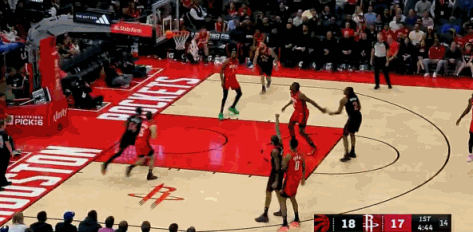 厚积薄发……
贾巴里史密斯最近打得越来越好了，已经逐步展现巨星像了
在近 20 