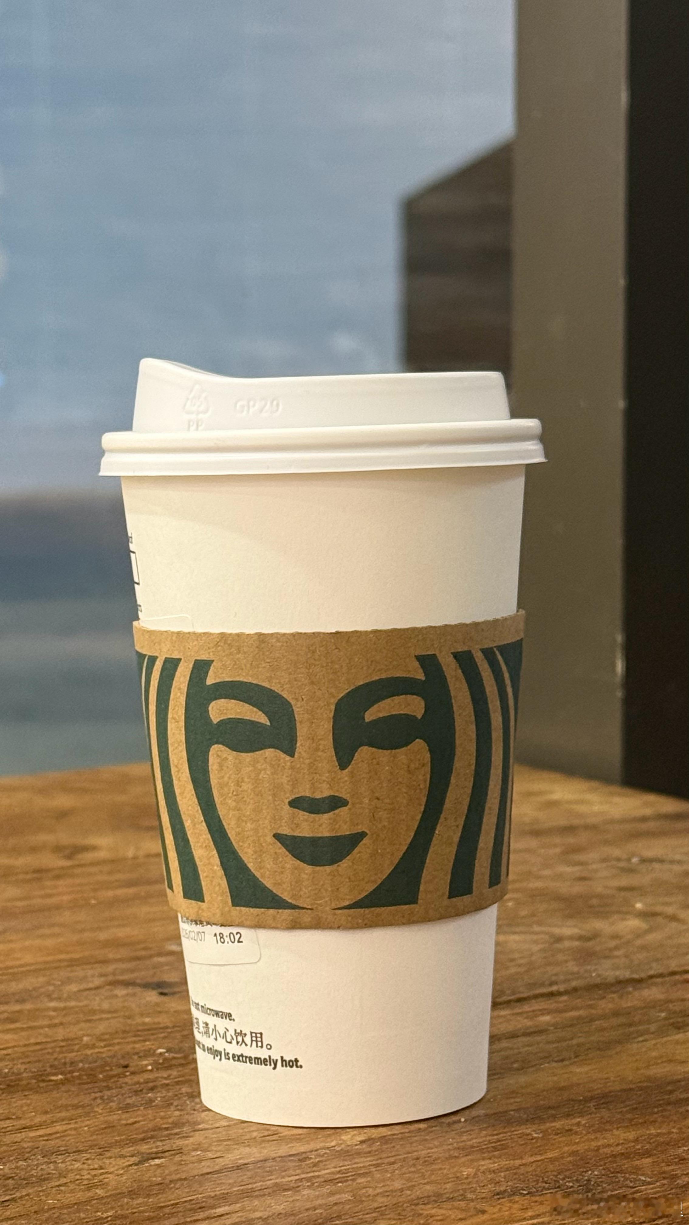 一杯咖啡一部手机一下午的星巴克时光……完美