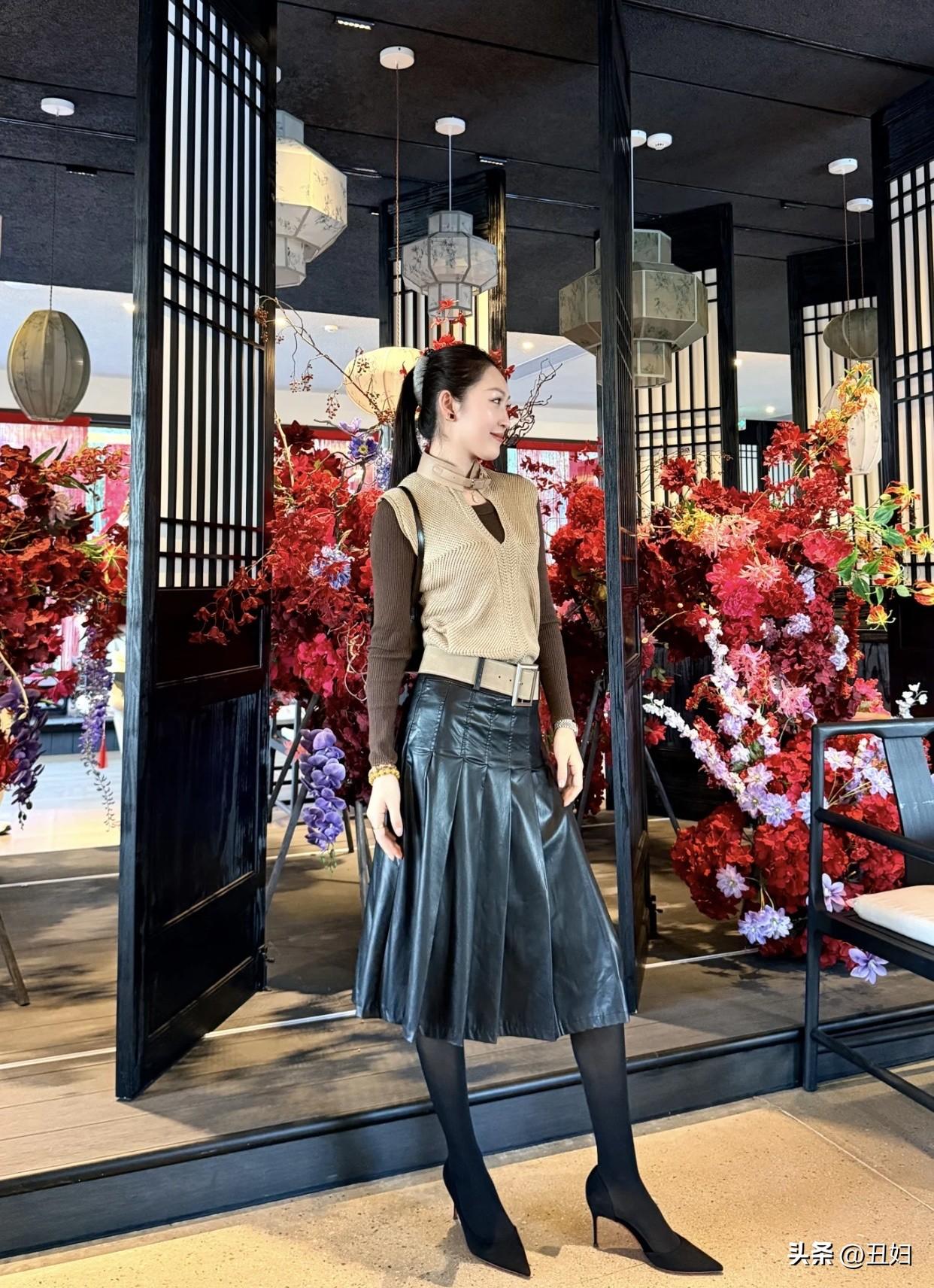 成熟女人的表现有哪些情绪稳定，不会轻易发脾气或情绪大起大落。