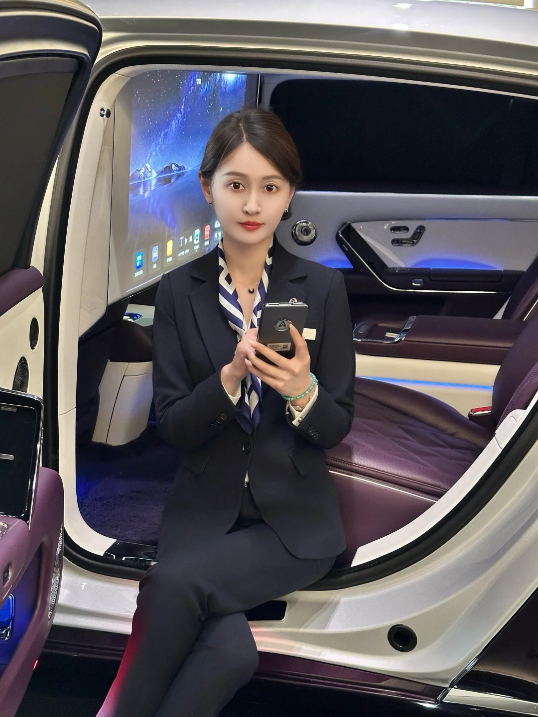西装女销售｜今天是紫色的车💜