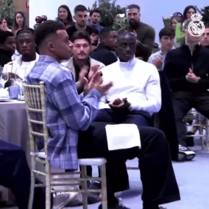 真是甜甜格子衫男大