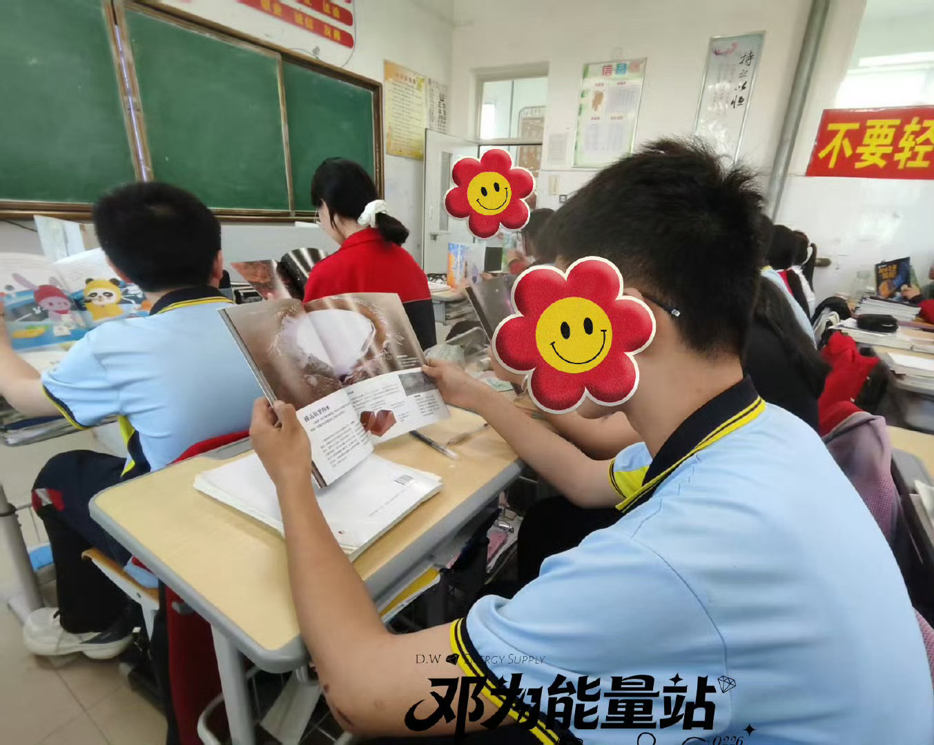 邓为粉丝捐赠航天书籍 六一儿童节来临之际，邓为粉丝为内蒙古敖汉旗黄羊洼学校捐赠航