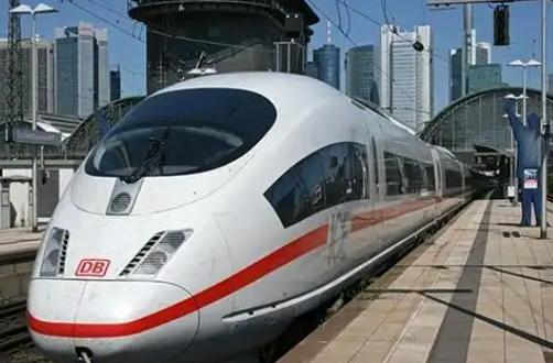 越南这回可是摊上大事了！本来想挺直腰杆，甩开中国单干高铁，结果呢？被美日德联手“