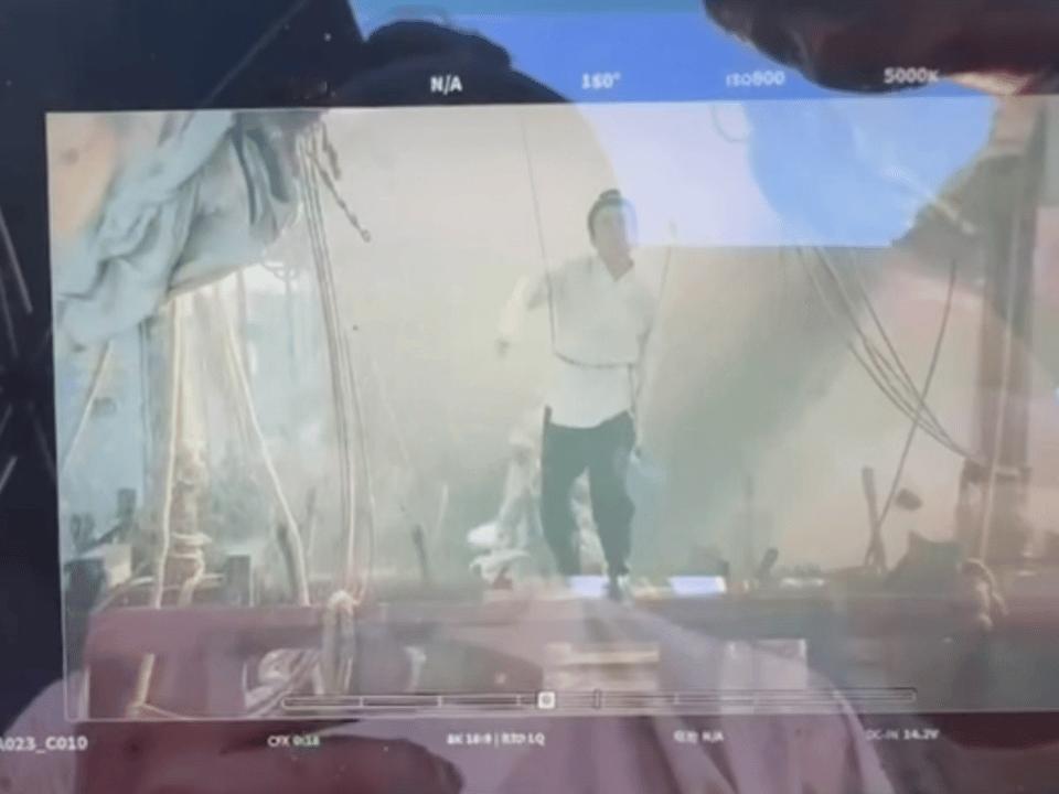 成毅回顾2025天啊，成毅这是爆炸戏自己真上啊人就这么华丽丽的被崩飞出来了。。。