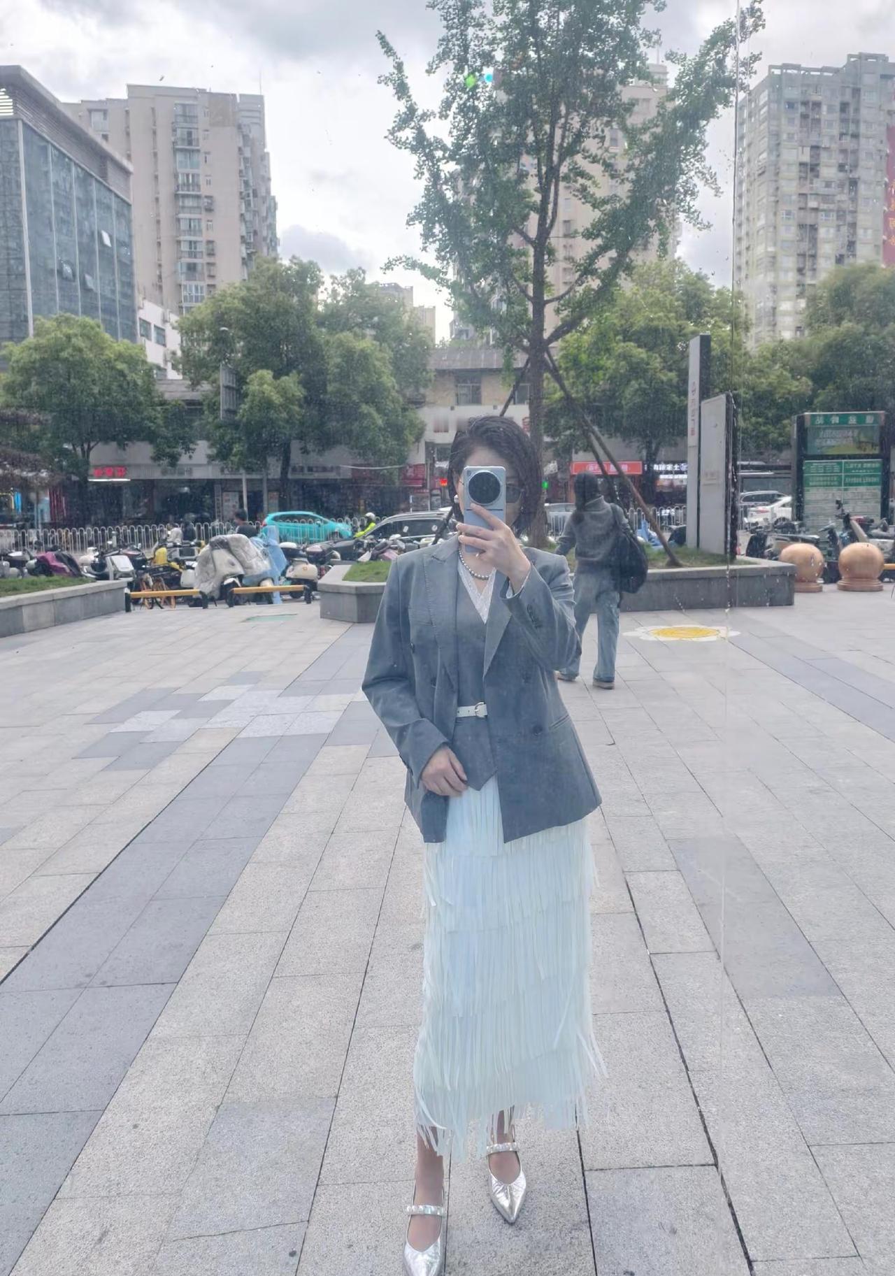 真的是随机播放，今天最高温度才18度！众里寻他千百度，我想几度就几度！西装控 高