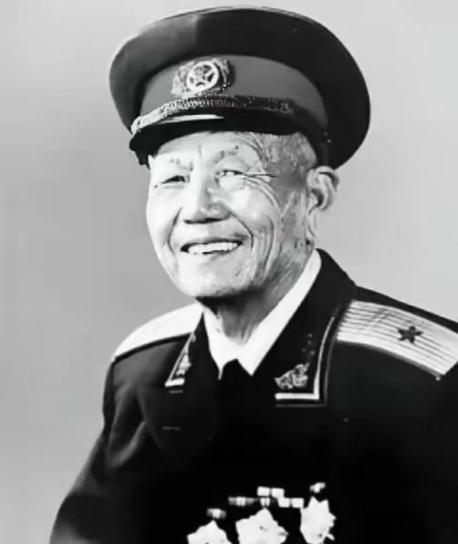 1951年，西北军区进藏部队政委慕生忠率部抵达拉萨，见到令他痛心的一幕。在一处垃