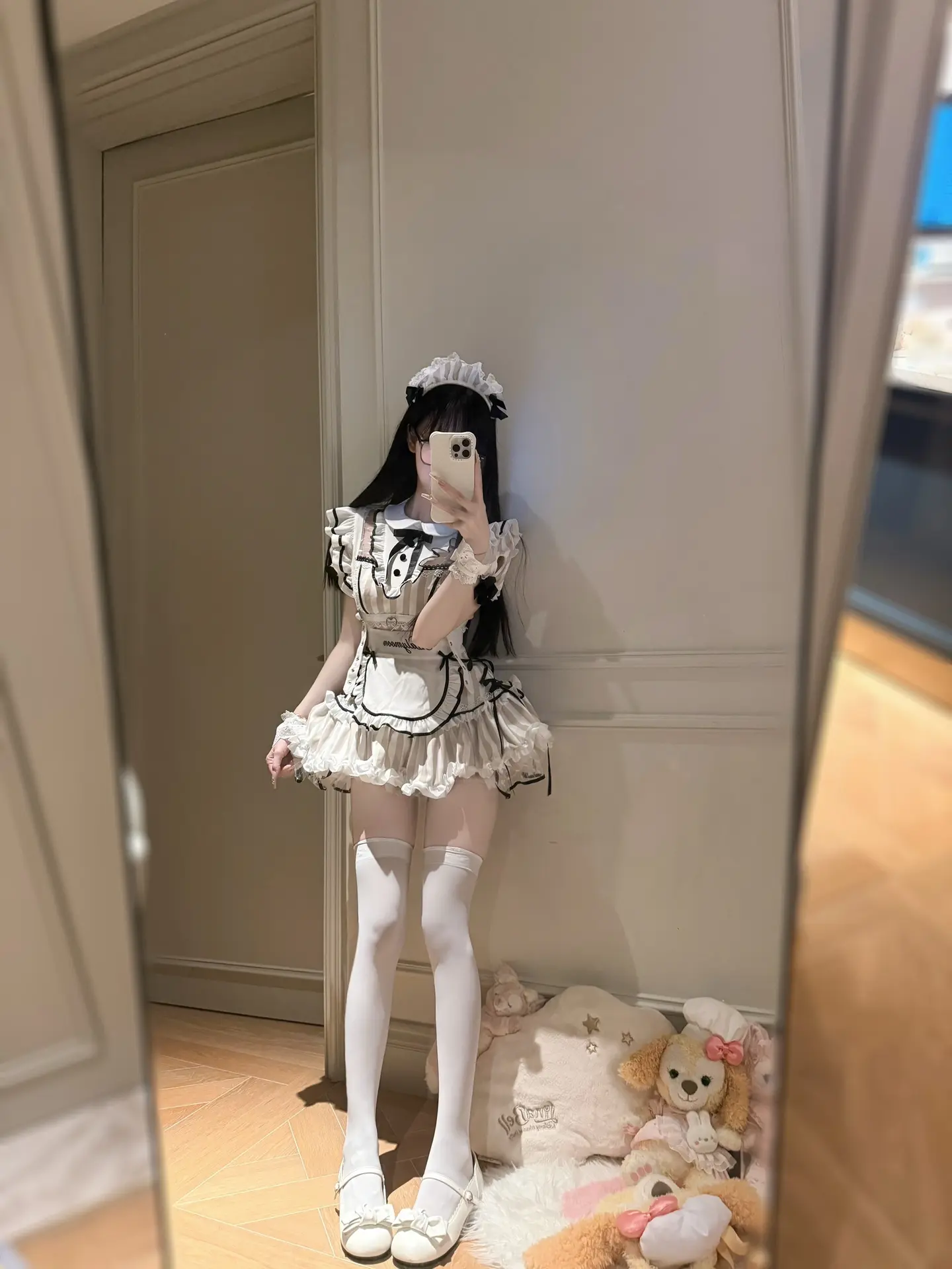 你像个小朋友一样 眼泪说掉就掉 那我哄哄你好不好